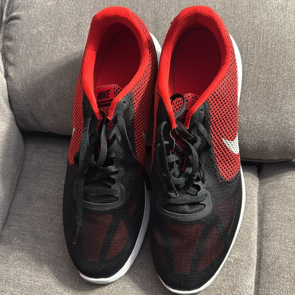 Nike Men's Red and Black Athletic Shoes